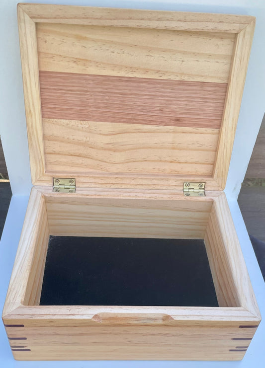Splined Pine Keepsake Box